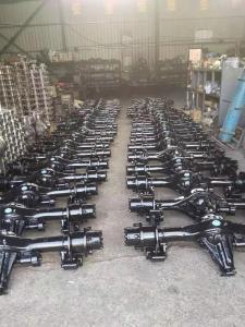 帶差速鎖的前后橋，鉗式剎車